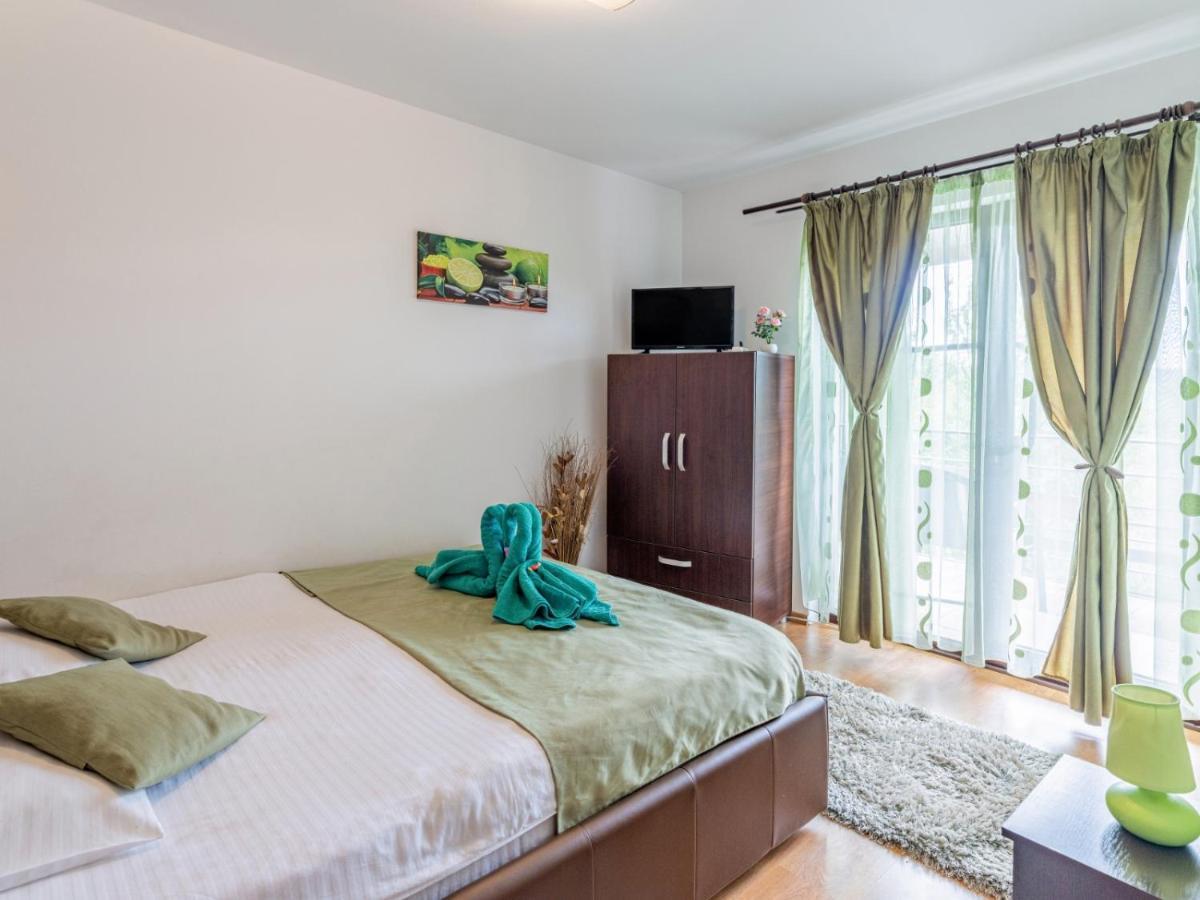 Casuta Cu Trandafiri Hotell Slănic Eksteriør bilde