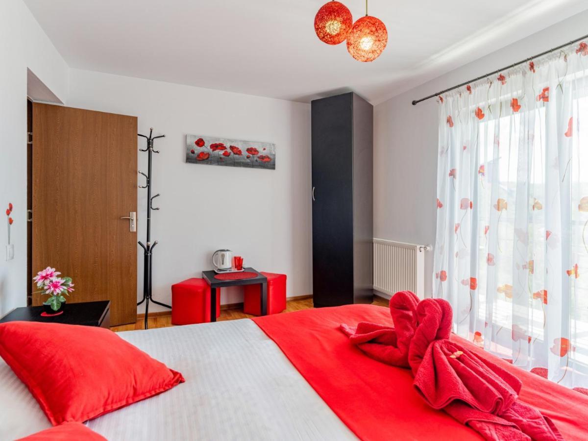 Casuta Cu Trandafiri Hotell Slănic Eksteriør bilde