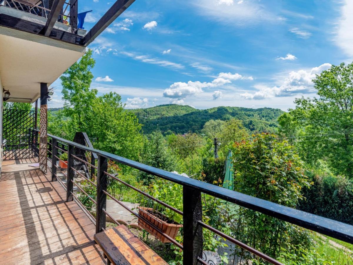 Casuta Cu Trandafiri Hotell Slănic Eksteriør bilde
