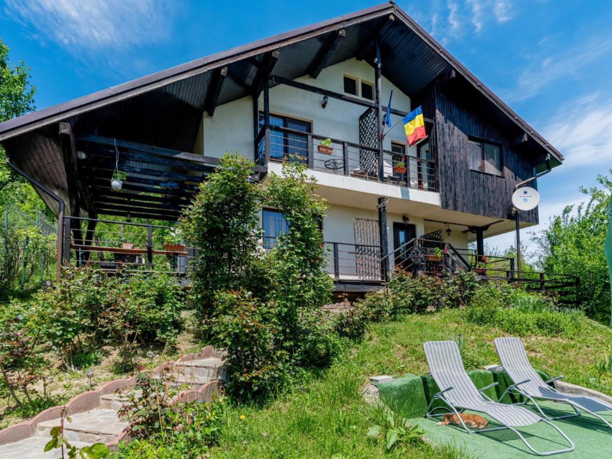 Casuta Cu Trandafiri Hotell Slănic Eksteriør bilde