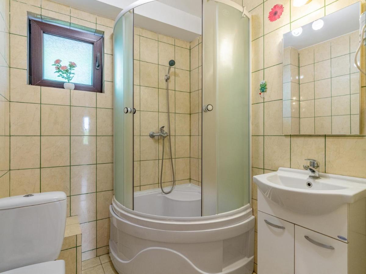 Casuta Cu Trandafiri Hotell Slănic Eksteriør bilde