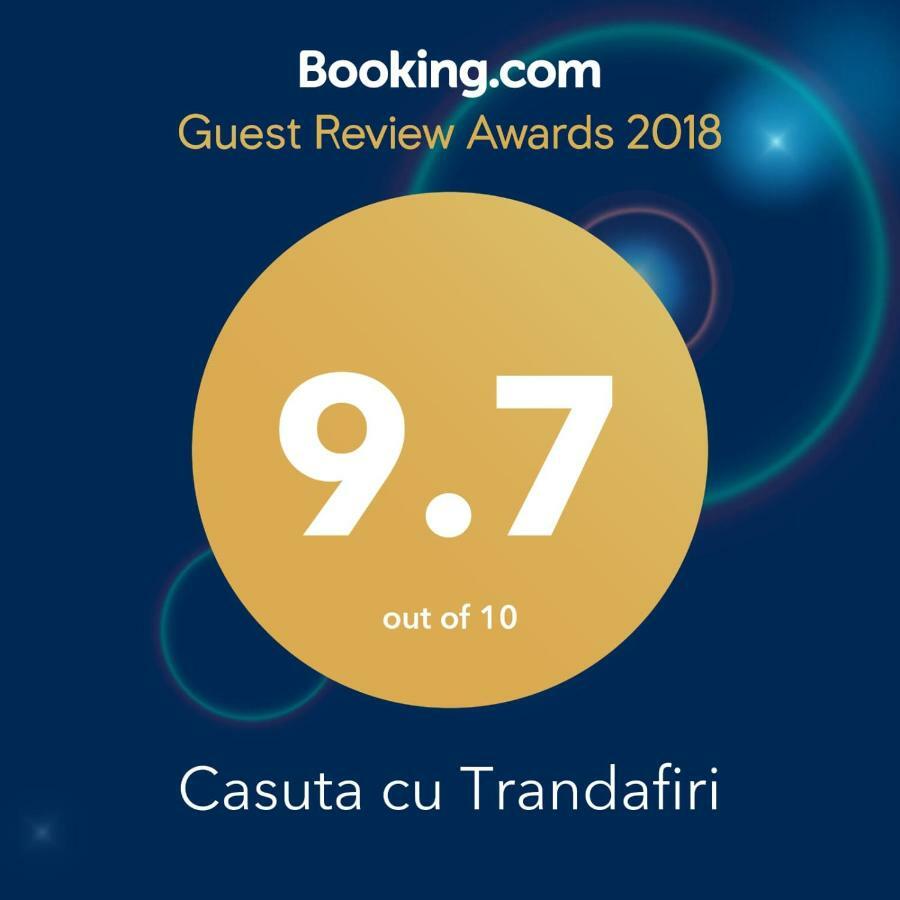 Casuta Cu Trandafiri Hotell Slănic Eksteriør bilde